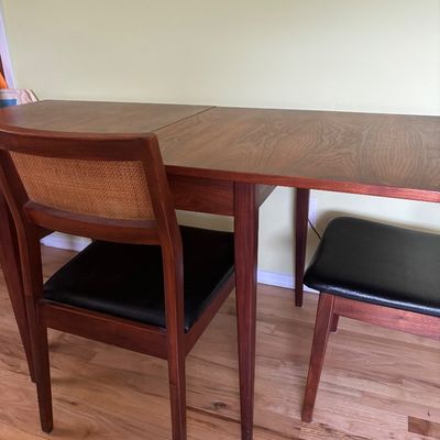 Mcm Hibriten furniture company table that extends and 4 chairs 