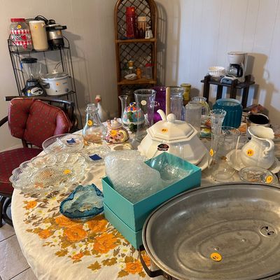 Sale Photo Thumbnail #29: Kitchen items