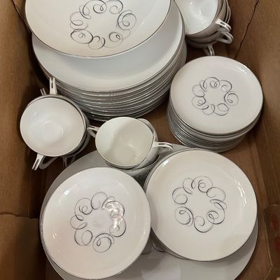 Sale Photo Thumbnail #11: 70 pc china