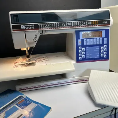 Husqvarna Viking Lily 530 Sewing Machine