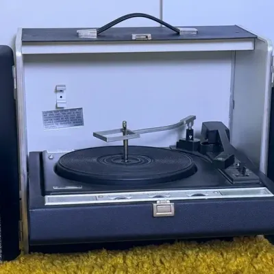 Vintage GE T361K Portable Stereo Record Player With Speakers