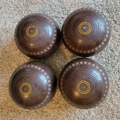 Henselite Lawn Bowls 