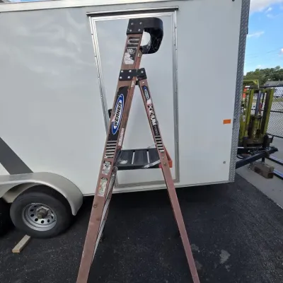 Sale Photo Thumbnail #6: Werner4' Podium Ladder 10' Reach