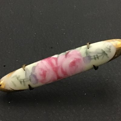 Victorian Hand painted CClasp Porcelain