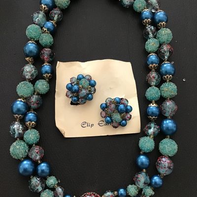Textured Sugar Bead Glossy Vintage 3 Strand Necklace With Earrings New.