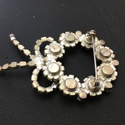 Vintage Rhinestone Wreath Holiday Brooch
