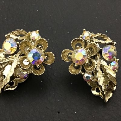 Lisner Vintage Clip on Earrings