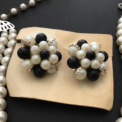 Beautiful 4 Strand Vintage Necklace with Earrings New