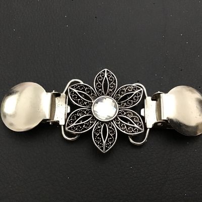 Fashion Sweater Clip