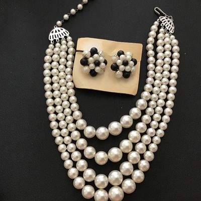 Beautiful 4 Strand Vintage Necklace with Earrings New