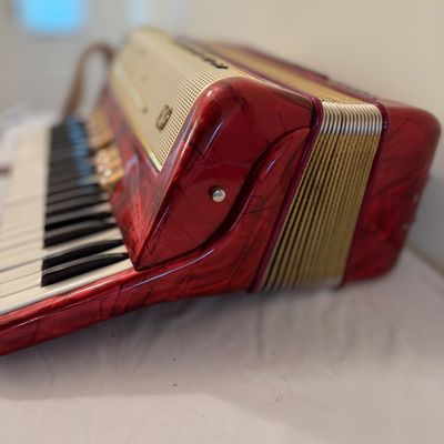 Hohner Accordion with Hard Case (G-MG)