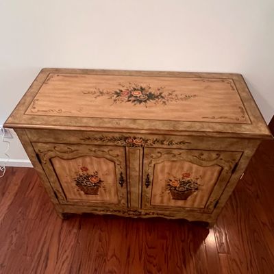Hand-Painted French Provincial Style Accent Cabinet (H-RG)