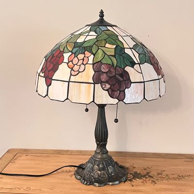 Tiffany Style Grape Motif Table Lamp (GB-RG)