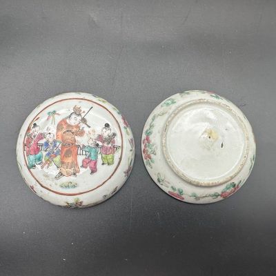 Antique Chinese Famille Rose Porcelain Covered Box