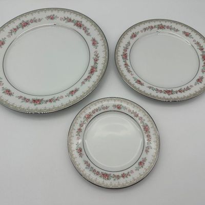 Noritake Roselane Fine China Dinnerware Set – 50 Pieces