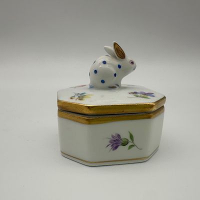 Herend Hungary Hand-Painted Porcelain Rabbit Trinket Box