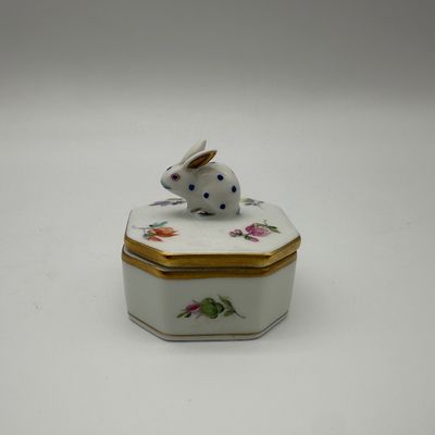 Herend Hungary Hand-Painted Porcelain Rabbit Trinket Box
