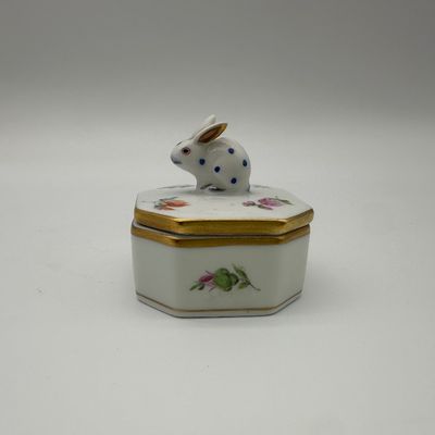 Herend Hungary Hand-Painted Porcelain Rabbit Trinket Box