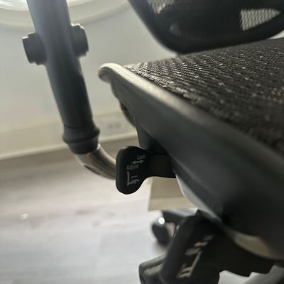 WorkPro Quantum 9000 Ergonomic Mesh Office Chair