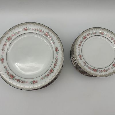 Noritake Roselane Fine China Dinnerware Set – 50 Pieces