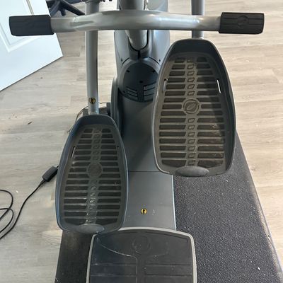 Octane Fitness xR6 Series Recumbent Elliptical