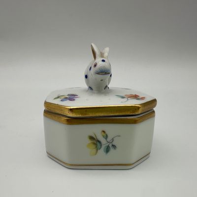 Herend Hungary Hand-Painted Porcelain Rabbit Trinket Box