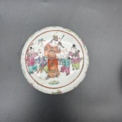 Antique Chinese Famille Rose Porcelain Covered Box