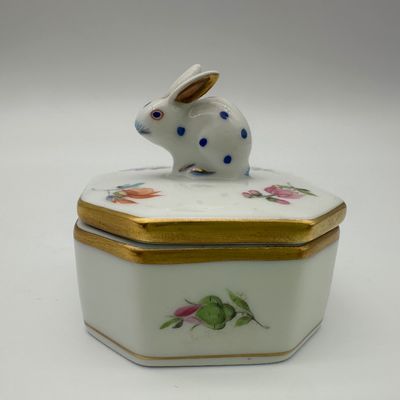 Herend Hungary Hand-Painted Porcelain Rabbit Trinket Box