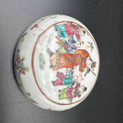 Antique Chinese Famille Rose Porcelain Covered Box