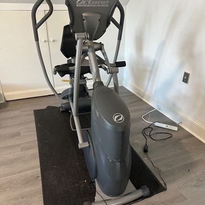 Octane Fitness xR6 Series Recumbent Elliptical