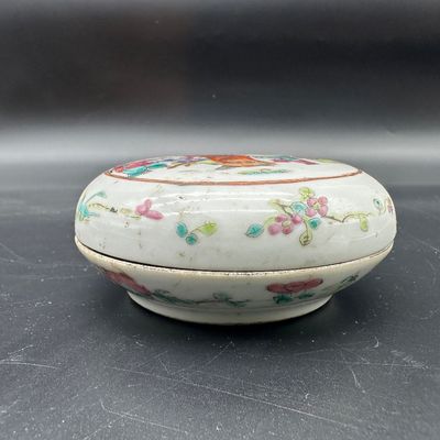 Antique Chinese Famille Rose Porcelain Covered Box
