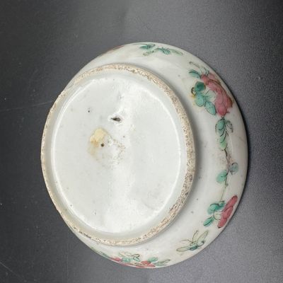 Antique Chinese Famille Rose Porcelain Covered Box