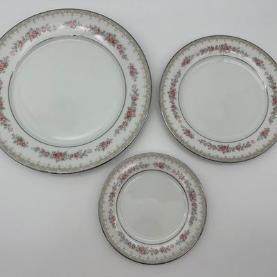 Noritake Roselane Fine China Dinnerware Set – 50 Pieces