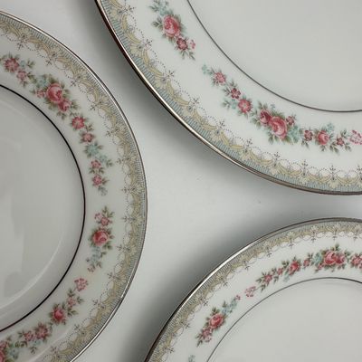 Noritake Roselane Fine China Dinnerware Set – 50 Pieces