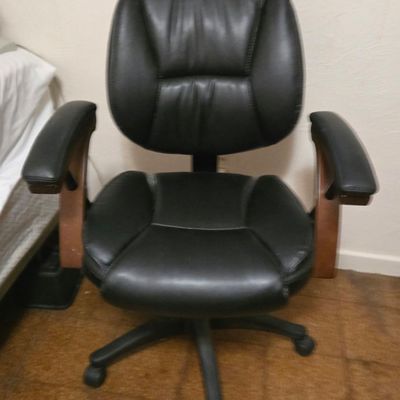 Desk chair