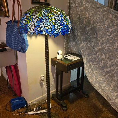 Reproduction Tiffany lamp