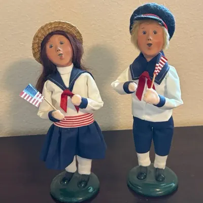 Byers Choice Carolers Set Of 2 