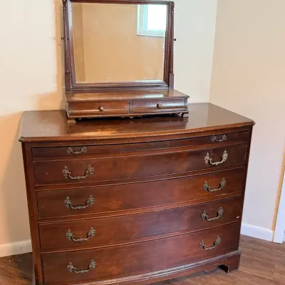 Traditional Wood 5-Drawer Dresser with Ornate Brass-Tone Hardware & Vanity Mirror