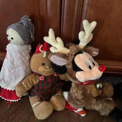 Holiday Village Set + Mickey Christmas Toy Gingerbread 