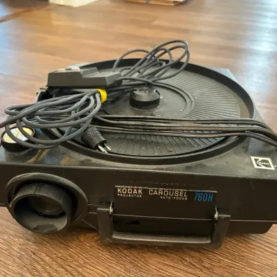 Kodak Carousel 760H Auto-Focus Slide Projector with Slide Trays & Manuals