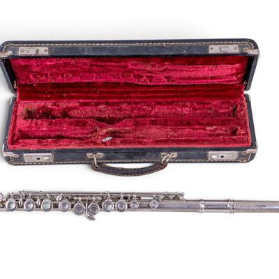 Sale Photo Thumbnail #227: Benetone Flute in Case