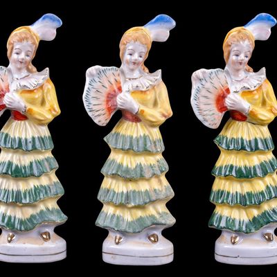 Sale Photo Thumbnail #100: 3 Porcelain Ladies with Fans, Occupied Japan