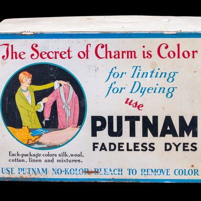 Sale Photo Thumbnail #33: Putnam Fadeless Dyes Metal Dye Box