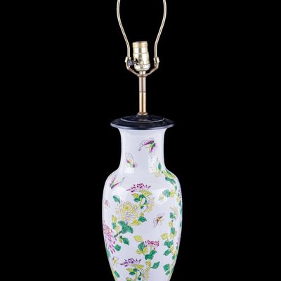 Sale Photo Thumbnail #357: Asian Porcelain Table Lamp