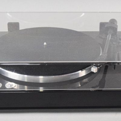 Sale Photo Thumbnail #73: Yamaha TT-S303 Belt-Drive Turntable with Manual and Power Adapter