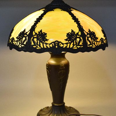 Sale Photo Thumbnail #274: Charles Parker Style Slag Glass Table Lamp