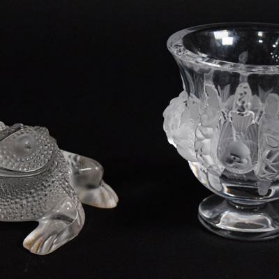 Sale Photo Thumbnail #189: Lalique Frosted Crystal Elisabeth Bird Vase and Frog Paperweight