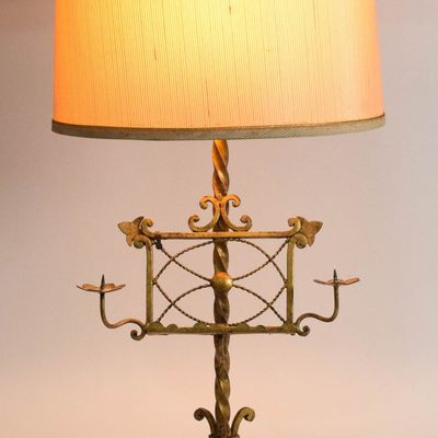 Sale Photo Thumbnail #269: Hollywood Regency Style Gilt Metal Table Lamp