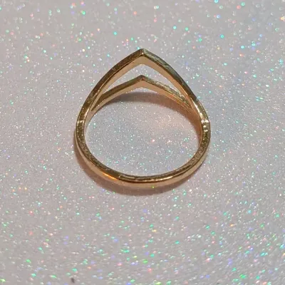 **NEW ARRIVAL** SIZE 7¾ Double Chevron Gold Tone Ring (1.3g)