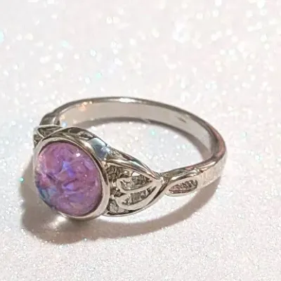 **NEW ARRIVAL** SIZE 7 Vintage Style Silver Tone Ring with Purple Faux Opal Cabochon (2.5g)